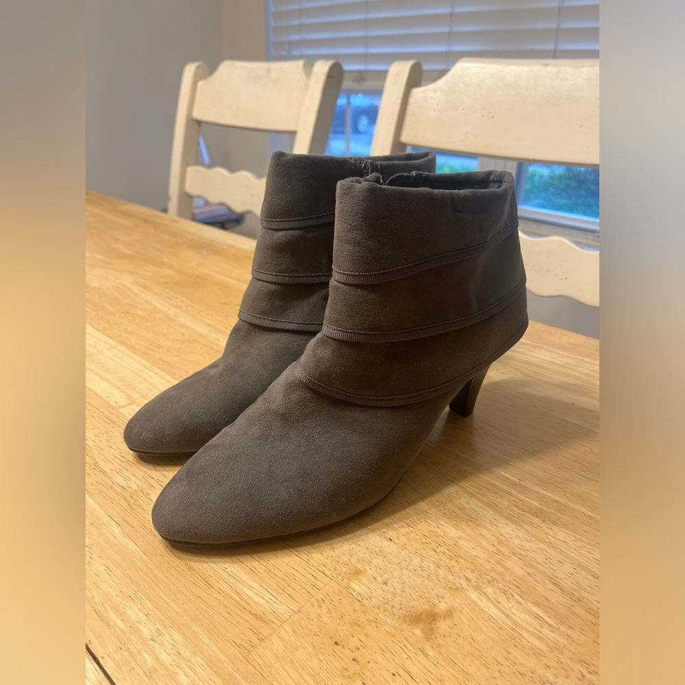 Karen Scott grey ankle boot heels